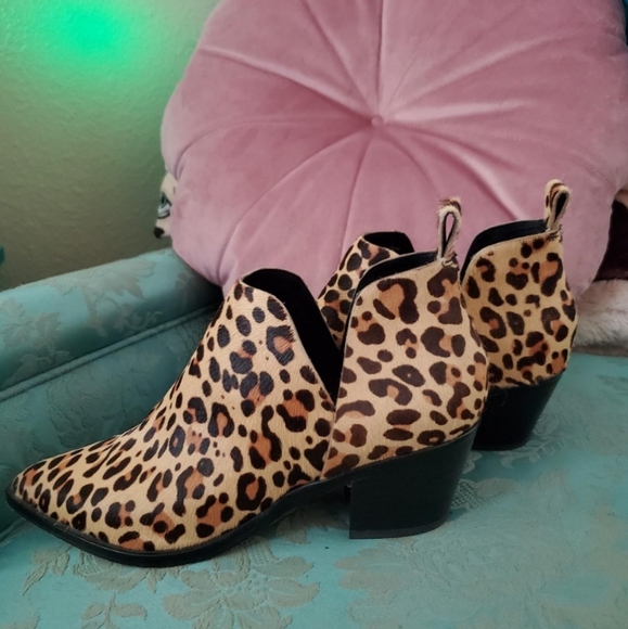 Dolce Vita Sonni Booties - Picture 4 of 4